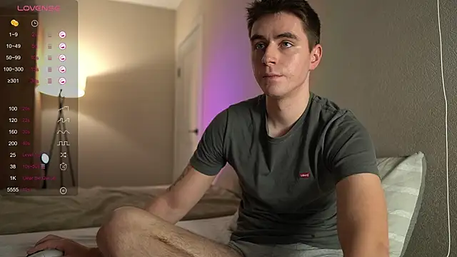 Snapshot of TaisonBrownX chatting on 10.01.25 TaisonBrownX online show from 10.01.25