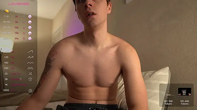 Snapshot of TaisonBrownX chatting on 11.01.25 TaisonBrownX online show from 11.01.25