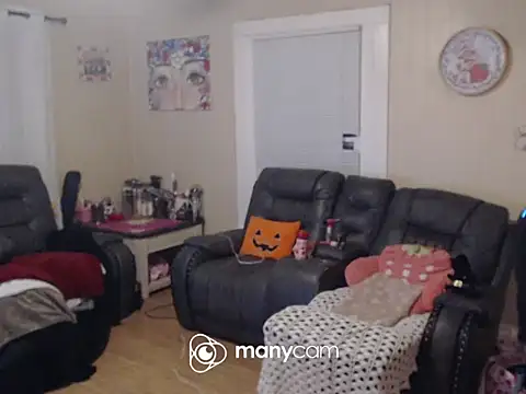 Snapshot of PocketPlywood chatting on 11.28.25 PocketPlywood online show from 11.28.25