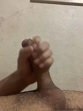 Snapshot of rodrig3105 chatting on 03.01.25 rodrig3105 online show from 03.01.25