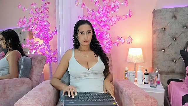 Snapshot of Holyjacky_ chatting on 01.21.25 Holyjacky online show from 01.21.25