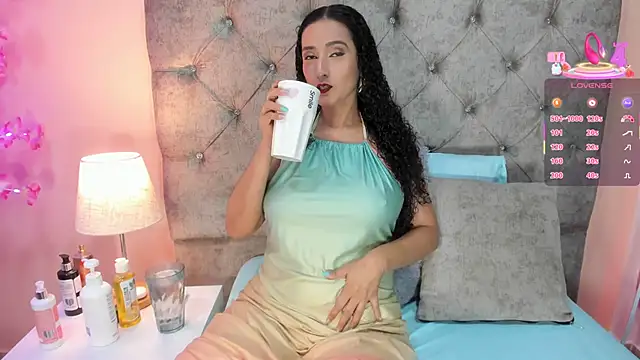 Snapshot of Holyjacky_ chatting on 03.18.25 Holyjacky online show from 03.18.25