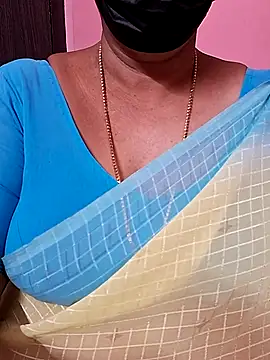 Snapshot of ananya956 chatting on 09.28.25 ananya956 online show from 09.28.25