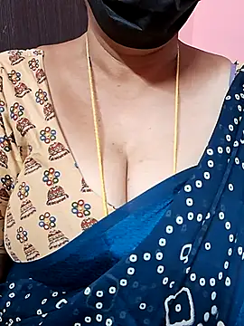 Snapshot of ananya956 chatting on 09.30.25 ananya956 online show from 09.30.25