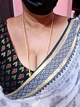 Snapshot of ananya956 chatting on 10.05.25 ananya956 online show from 10.05.25