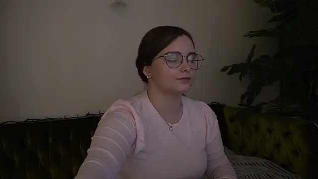 Snapshot of MagicPeachh_ chatting on 12.16.24 MagicPeachh online show from 12.16.24