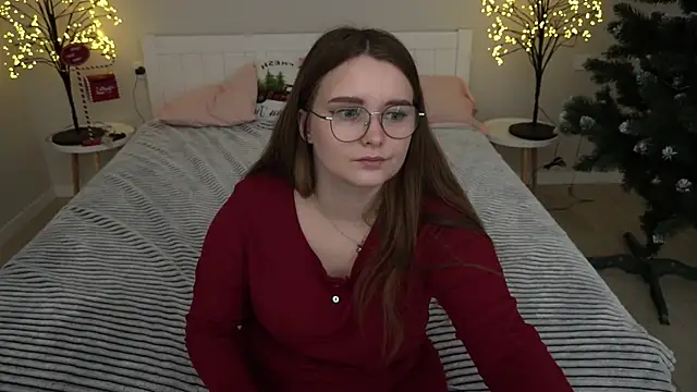 Snapshot of MagicPeachh_ chatting on 12.23.24 MagicPeachh online show from 12.23.24
