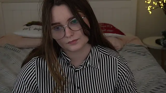 Snapshot of MagicPeachh_ chatting on 12.24.24 MagicPeachh online show from 12.24.24