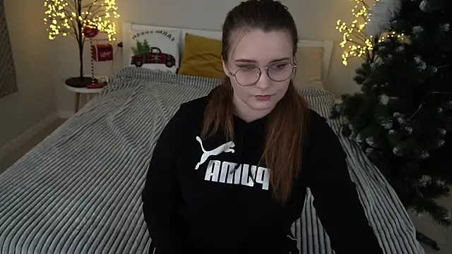 Snapshot of MagicPeachh_ chatting on 01.02.25 MagicPeachh online show from 01.02.25
