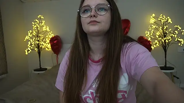 Snapshot of MagicPeachh_ chatting on 02.28.25 MagicPeachh online show from 02.28.25