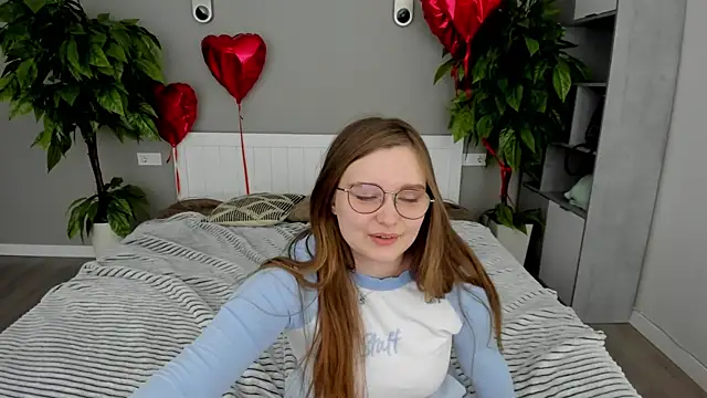 Snapshot of MagicPeachh_ chatting on 03.17.25 MagicPeachh online show from 03.17.25