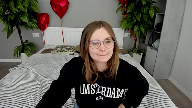 Snapshot of MagicPeachh_ chatting on 03.17.25 MagicPeachh online show from 03.17.25