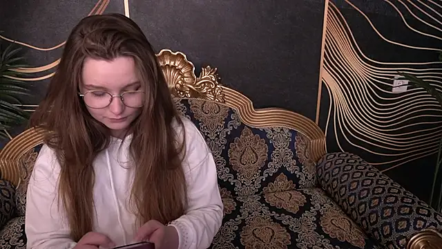 Snapshot of MagicPeachh_ chatting on 09.13.25 MagicPeachh online show from 09.13.25