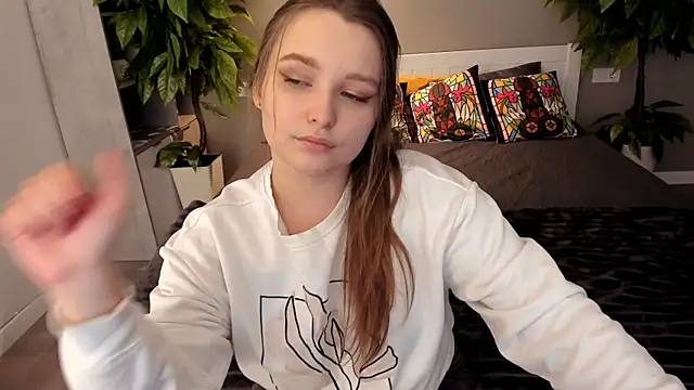 MagicPeachh  online show from 10.09.25