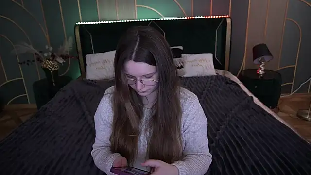 MagicPeachh  online show from 11.27.25