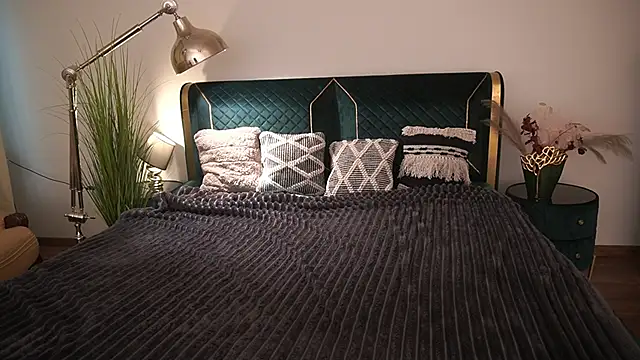 MagicPeachh  online show from 05.13.26