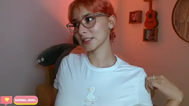 Snapshot of Ramona_Flower chatting on 01.10.25 Ramona Flower online show from 01.10.25