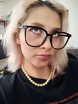 Snapshot of Ramona_Flower chatting on 09.28.25 Ramona Flower online show from 09.28.25