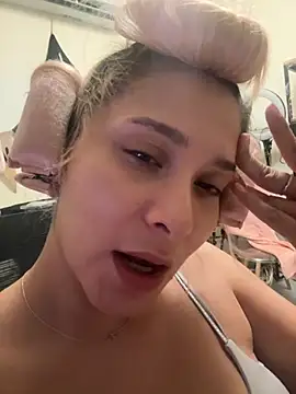 Snapshot of Ramona_Flower chatting on 10.30.25 Ramona Flower online show from 10.30.25