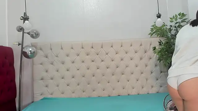 Victoria Coleman online show from 01.04.25