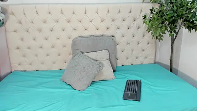 Victoria Coleman online show from 01.07.25