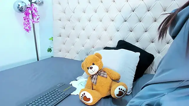 Victoria Coleman online show from 01.13.26