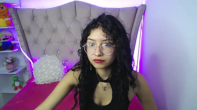 Snapshot of CherieCurl chatting on 03.08.25 CherieCurl online show from 03.08.25