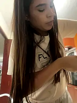 HaileyBaldwin online show from 12.08.24