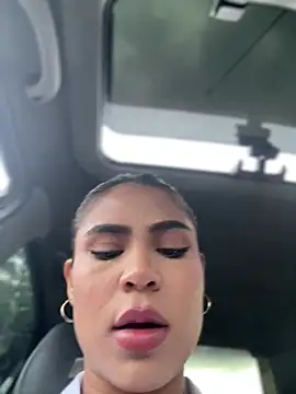 HaileyBaldwin online show from 01.05.25