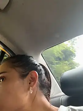 HaileyBaldwin online show from 02.05.25