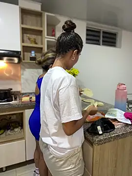 HaileyBaldwin online show from 02.08.25