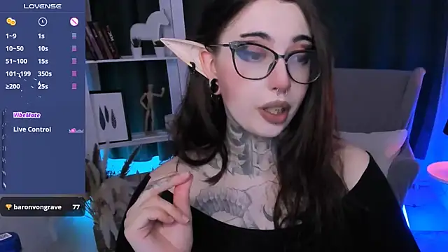 Snapshot of Dixi_Pixi_ chatting on 09.25.25 Dixi Pixi online show from 09.25.25