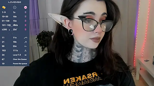 Snapshot of Dixi_Pixi_ chatting on 10.10.25 Dixi Pixi online show from 10.10.25