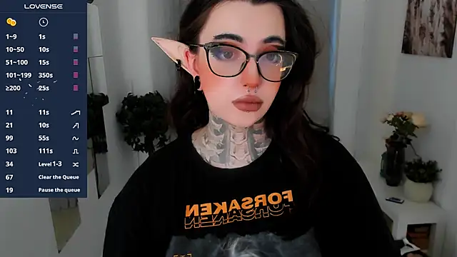 Snapshot of Dixi_Pixi_ chatting on 10.12.25 Dixi Pixi online show from 10.12.25