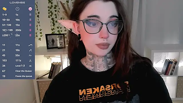 Snapshot of Dixi_Pixi_ chatting on 10.17.25 Dixi Pixi online show from 10.17.25