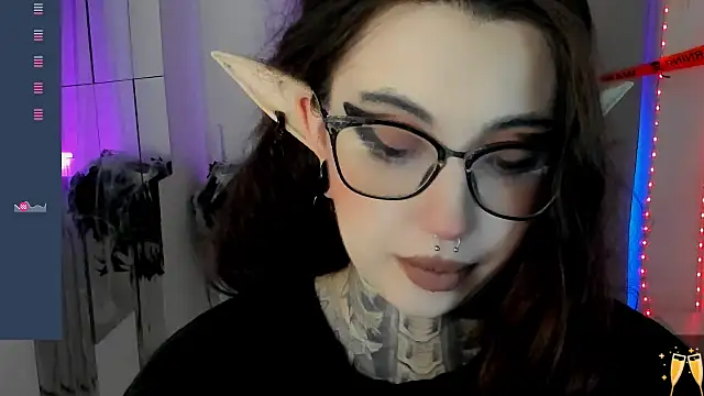 Snapshot of Dixi_Pixi_ chatting on 10.24.25 Dixi Pixi online show from 10.24.25