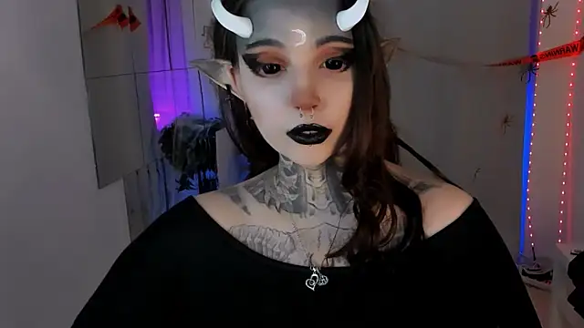 Snapshot of Dixi_Pixi_ chatting on 10.31.25 Dixi Pixi online show from 10.31.25