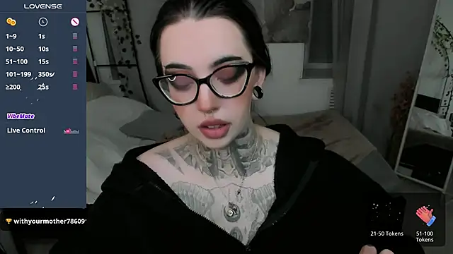 Snapshot of Dixi_Pixi_ chatting on 06.05.26 Dixi Pixi online show from 06.05.26
