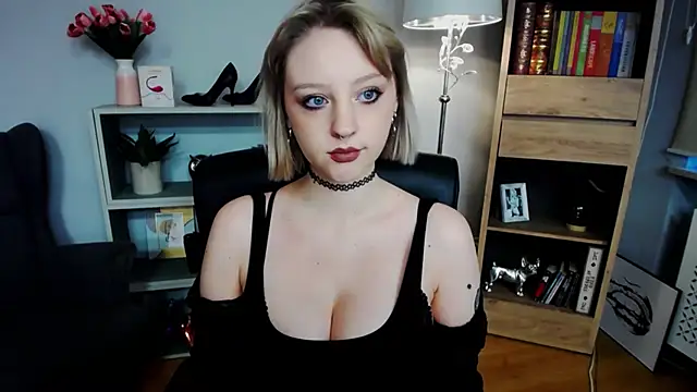 Snapshot of MadelineLust chatting on 10.26.25 MadelineLust online show from 10.26.25