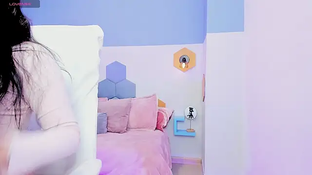 Chloe fischer  online show from 10.15.25