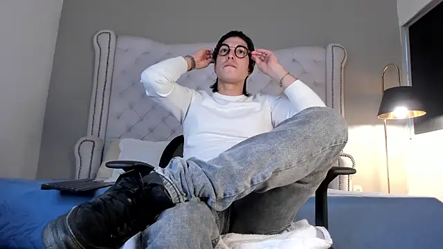 Karimferrer online show from 11.05.25