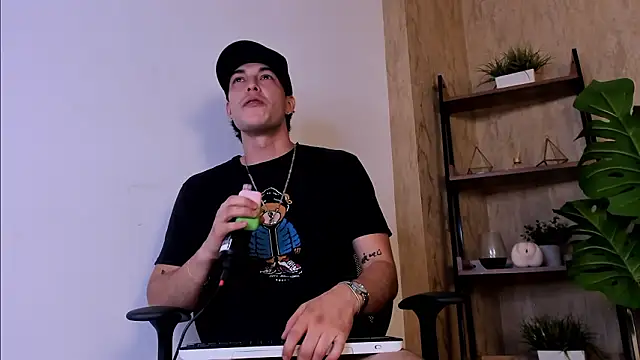 Snapshot of Karimferrer chatting on 02.04.26 Karimferrer online show from 02.04.26