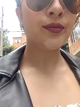 LisbethMoore  online show from 09.25.25