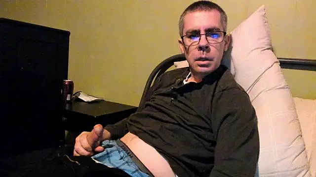 Snapshot of ImportantEquator0 chatting on 11.02.25 ImportantEquator0 online show from 11.02.25