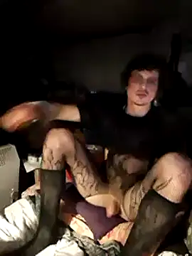 Snapshot of willinganalslut2 chatting on 12.31.24 willinganalslut2 online show from 12.31.24