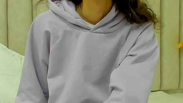 FreyaMoller online show from 10.13.25