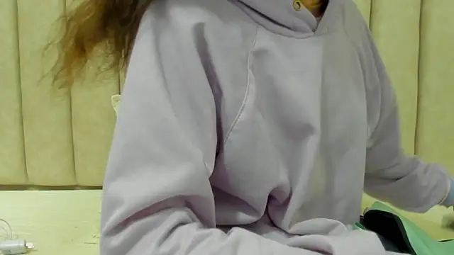 FreyaMoller online show from 10.15.25