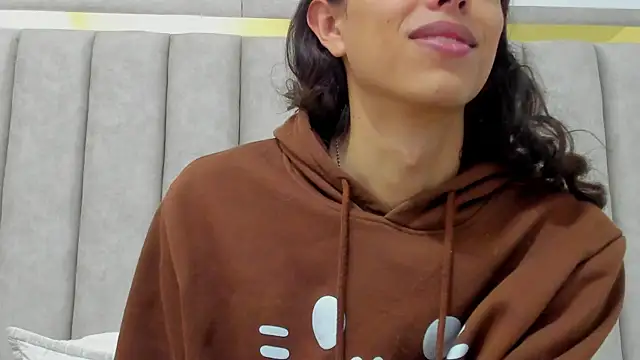 FreyaMoller online show from 10.25.25