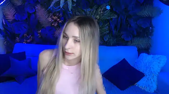 Snapshot of Horny_Blond chatting on 12.10.24 Horny Blond online show from 12.10.24