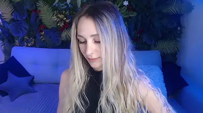 Snapshot of Horny_Blond chatting on 12.26.24 Horny Blond online show from 12.26.24